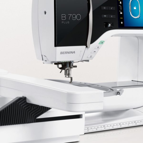 Bernina 790 PLUS - Image 2